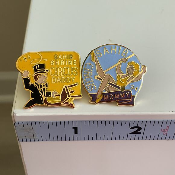 Sahib Shrine Circus Mom and Dad Pin 1994 Collectors Pins with Backs Great Cond. - Picture 4 of 6